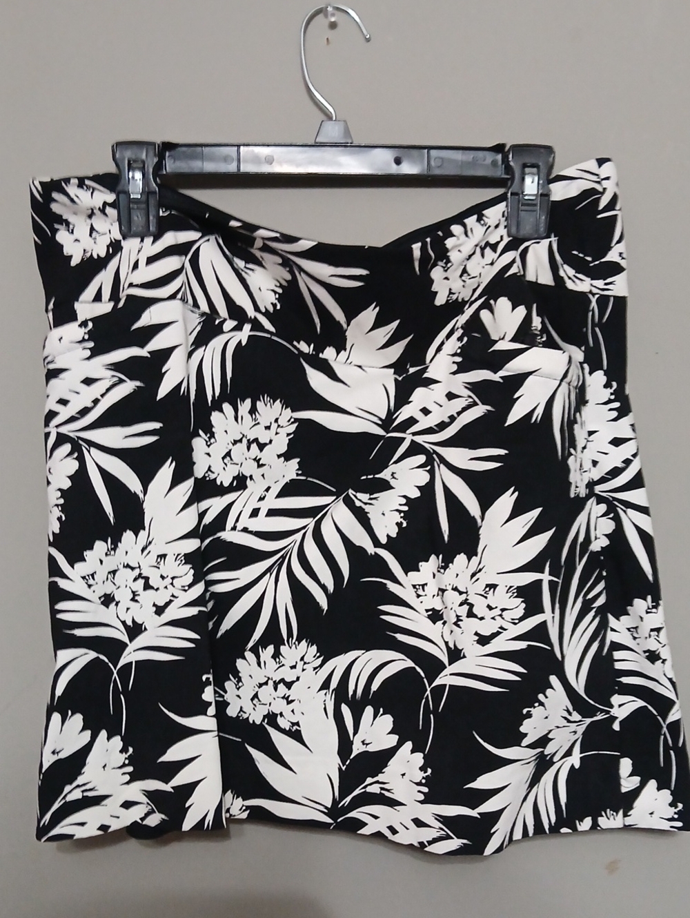 Black & White Floral Women's Skort